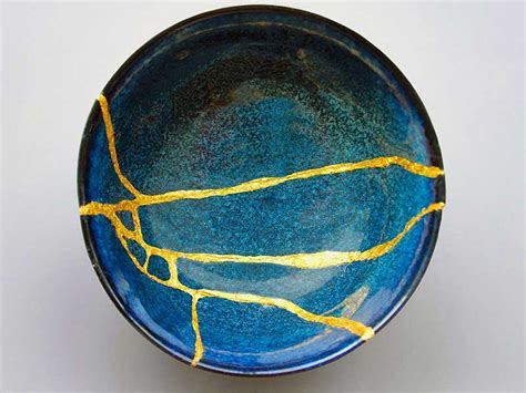 Kintsugi Bowl: Fragmenty Złota w Szykownym Chaosu!